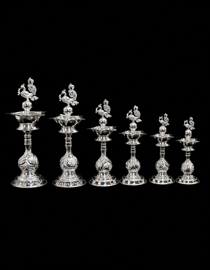 Short Casting Hamsa Nakasi Lamp